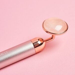NEW - LUXE & WILLOW Phoenix Rose Quartz Stone Vibrating Facial Massager